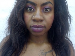 SexyBrownDimples webcam girl as a performer. Gallery photo 1.