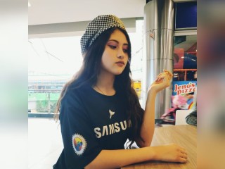 zaraross webcam girl as a performer. Gallery photo 1.