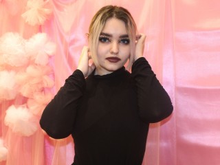 LillyFordy webcam girl as a performer. Gallery photo 1.