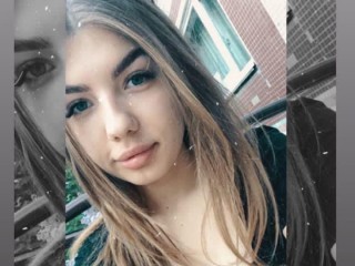 Mia_Doll_Face webcam girl as a performer. Gallery photo 1.