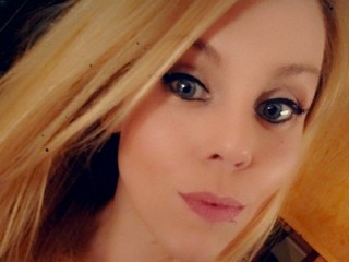 KaryLewis webcam girl as a performer. Gallery photo 1.