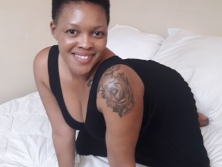 curvycaramel6969 webcam girl as a performer. Gallery photo 1.