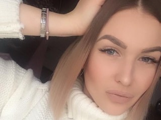 Cute_JuliaX webcam girl as a performer. Gallery photo 1.