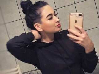 KattyMilk webcam girl as a performer. Gallery photo 3.