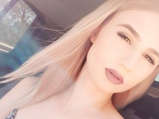 Saraax webcam girl as a performer. Gallery photo 7.