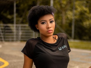 Kenisha_Roberts webcam girl as a performer. Gallery photo 4.