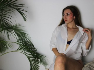 RoksanaMills webcam girl as a performer. Gallery photo 4.