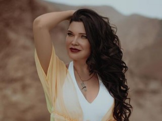 RoxanneHill webcam girl as a performer. Gallery photo 2.