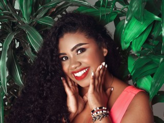 KimRobertss webcam girl as a performer. Gallery photo 2.