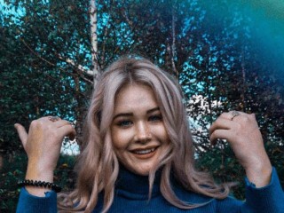 LisaKuture webcam girl as a performer. Gallery photo 1.