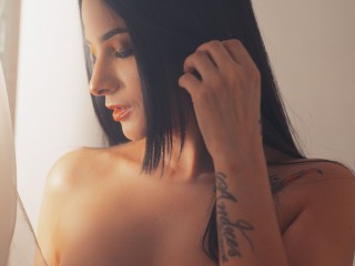 MartinnaVega webcam girl as a performer. Gallery photo 3.