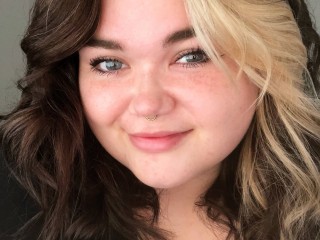 Curvy_Courtney webcam girl as a performer. Gallery photo 1.