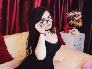 MaddisonBlack webcam girl as a performer. Gallery photo 2.