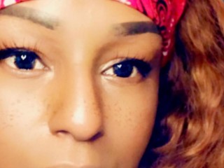 RoxxiCandi webcam girl as a performer. Gallery photo 5.