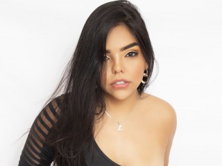 tiffany_white18 webcam girl as a performer. Gallery photo 3.