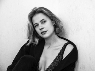 MariaLav webcam girl as a performer. Gallery photo 3.