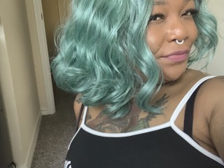 MozleyReign webcam girl as a performer. Gallery photo 1.