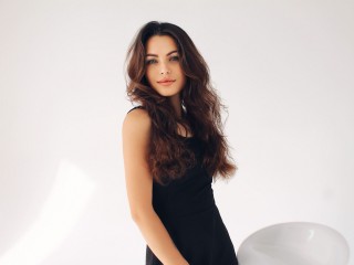 CuddliesT webcam girl as a performer. Gallery photo 1.