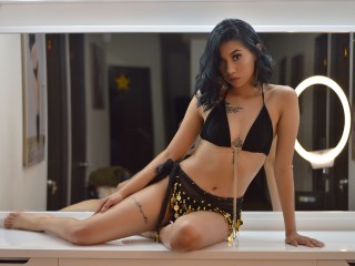 KatyUschaa webcam girl as a performer. Gallery photo 1.