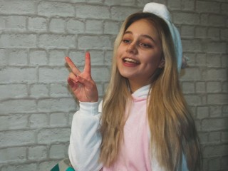 Baby_EmilyCute webcam girl as a performer. Gallery photo 2.