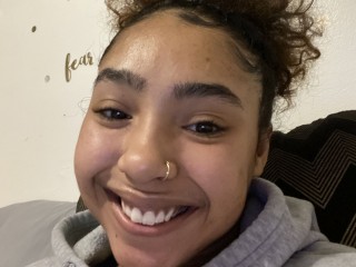 KalesaStewart webcam girl as a performer. Gallery photo 2.