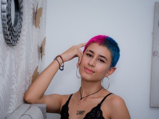 AliceMore webcam girl as a performer. Gallery photo 1.