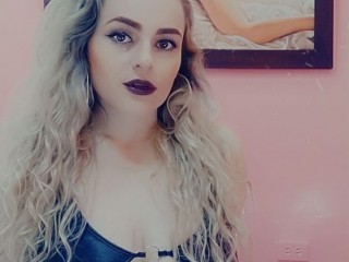 KimSailor webcam girl as a performer. Gallery photo 2.