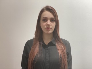 KholeShine webcam girl as a performer. Gallery photo 1.