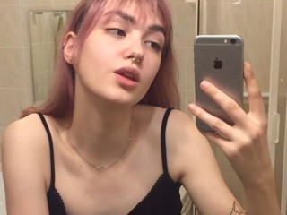 Helloiamkitti webcam girl as a performer. Gallery photo 1.