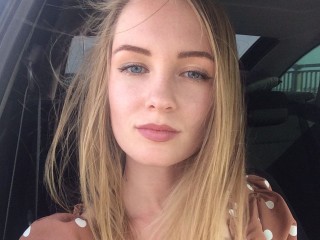 AngelinaAlex webcam girl as a performer. Gallery photo 1.