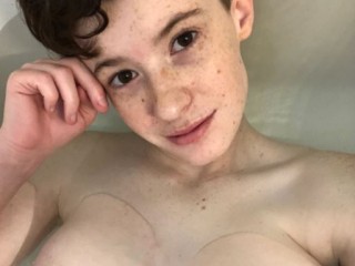 RobynMason webcam girl as a performer. Gallery photo 1.