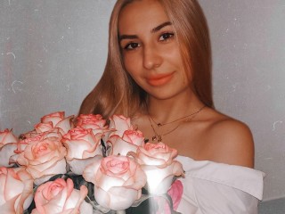 EmiliaSpark webcam girl as a performer. Gallery photo 1.