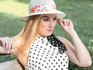 SaintLove webcam girl as a performer. Gallery photo 5.