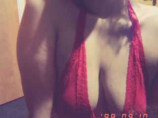 SkinOnSkin2020 webcam girl as a performer. Gallery photo 1.