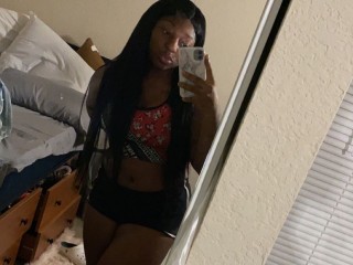 danelleee webcam girl as a performer. Gallery photo 1.