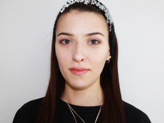 AlesyaSnow webcam girl as a performer. Gallery photo 1.