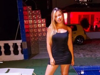 IssisBella webcam girl as a performer. Gallery photo 1.