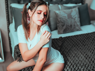 EviccaSenz webcam girl as a performer. Gallery photo 2.