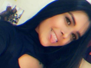KAROLSUAREZ webcam girl as a performer. Gallery photo 1.