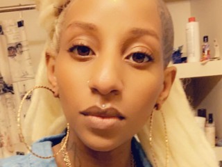 GoddessCaramelAngel webcam girl as a performer. Gallery photo 1.