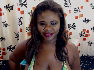 Nahomybrown webcam girl as a performer. Gallery photo 3.