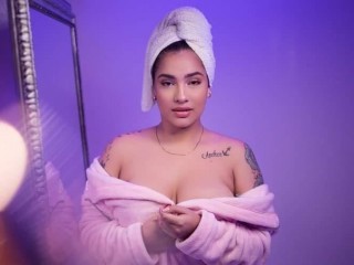 AmazonasAngel webcam girl as a performer. Gallery photo 1.