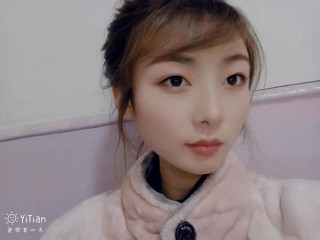 Xinxinwang webcam girl as a performer. Gallery photo 3.