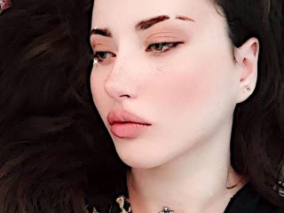 AminaEast webcam girl as a performer. Gallery photo 4.