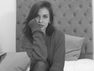 SaraLitt webcam girl as a performer. Gallery photo 2.