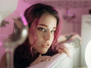 SilviaBanks webcam girl as a performer. Gallery photo 4.