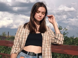 Ella_Charming