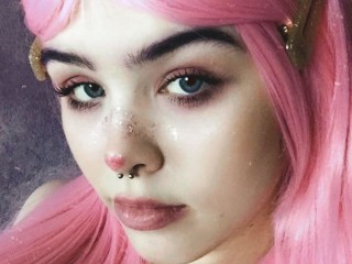 Mae_Wong webcam girl as a performer. Gallery photo 2.