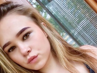 LiaMia webcam girl as a performer. Gallery photo 2.