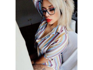 ReyLuna webcam girl as a performer. Gallery photo 4.